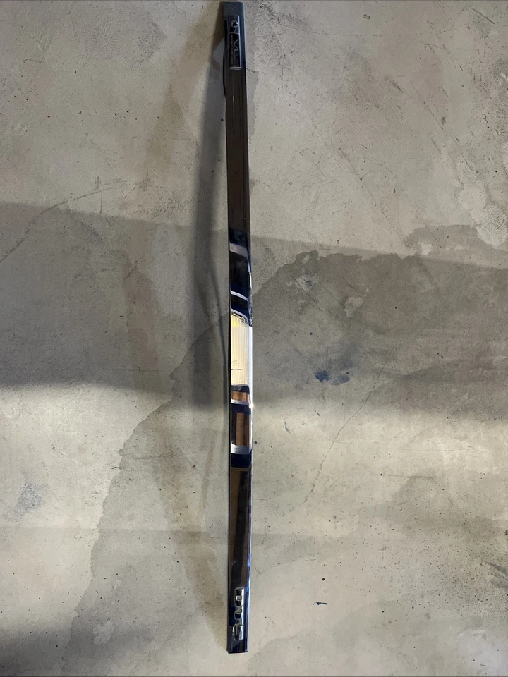 Tapa maletero Cadillac acabado trasero moldura cromada 2006-2011 DTS OEM 15815751 Foto 2 de 4