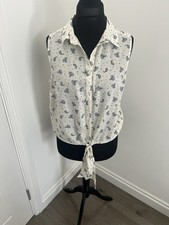 Ladies Paisley Pattern Sleeveless Summer Top With Tie To Front And Collar In 18