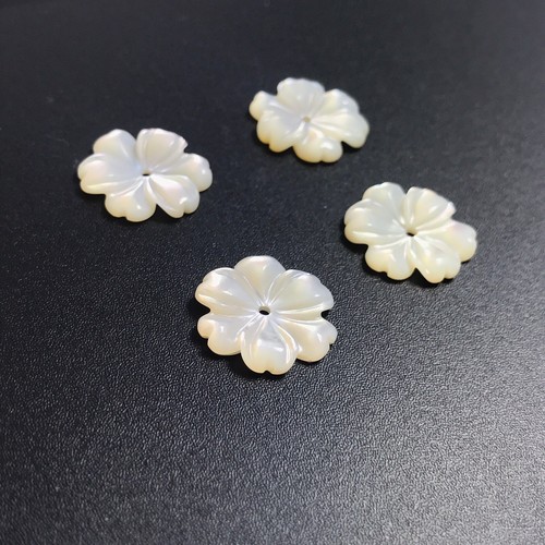 2 piezas Carcasa Natural Blanca MOP 15 mm Flor Tallada - NUEVO HÁGALO USTED MISMO Diseño de Cuentas Hecho a Mano - Imagen 4 de 6