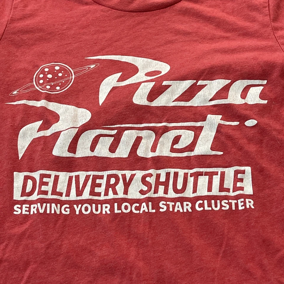 Camiseta Pizza Planet Toy Story Roja Manga Corta Algodón Niños Ver Medidas Foto 2 de 4
