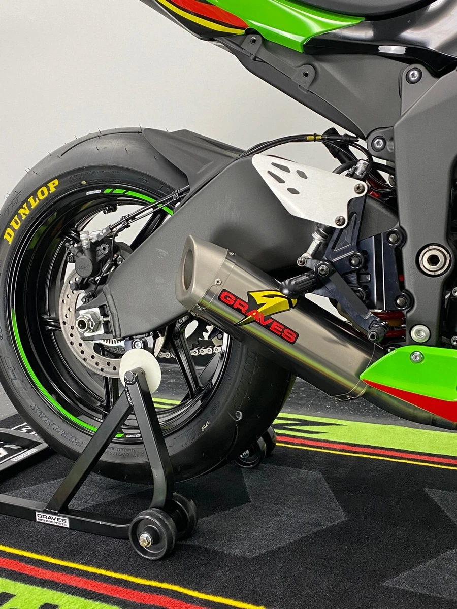 shou Z900 RS CAFE Z900RS Akrapovic Slip-On Exhaust | Kawasaki Motors