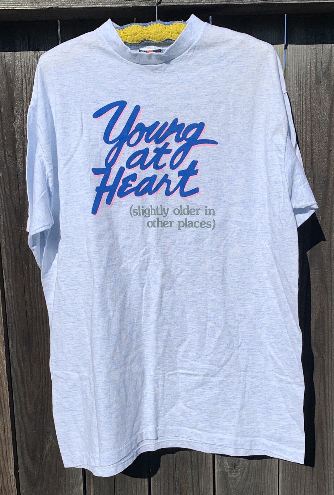 ALTRA T shirt vintage Young at Heart (leggermente più vecchia in altri posti) XL punto singolo