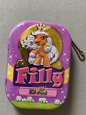 FILLY Elves, Metalldose lila 7 x 5 x 1,5 cm mit Kette, Tin, bespielter Zustand