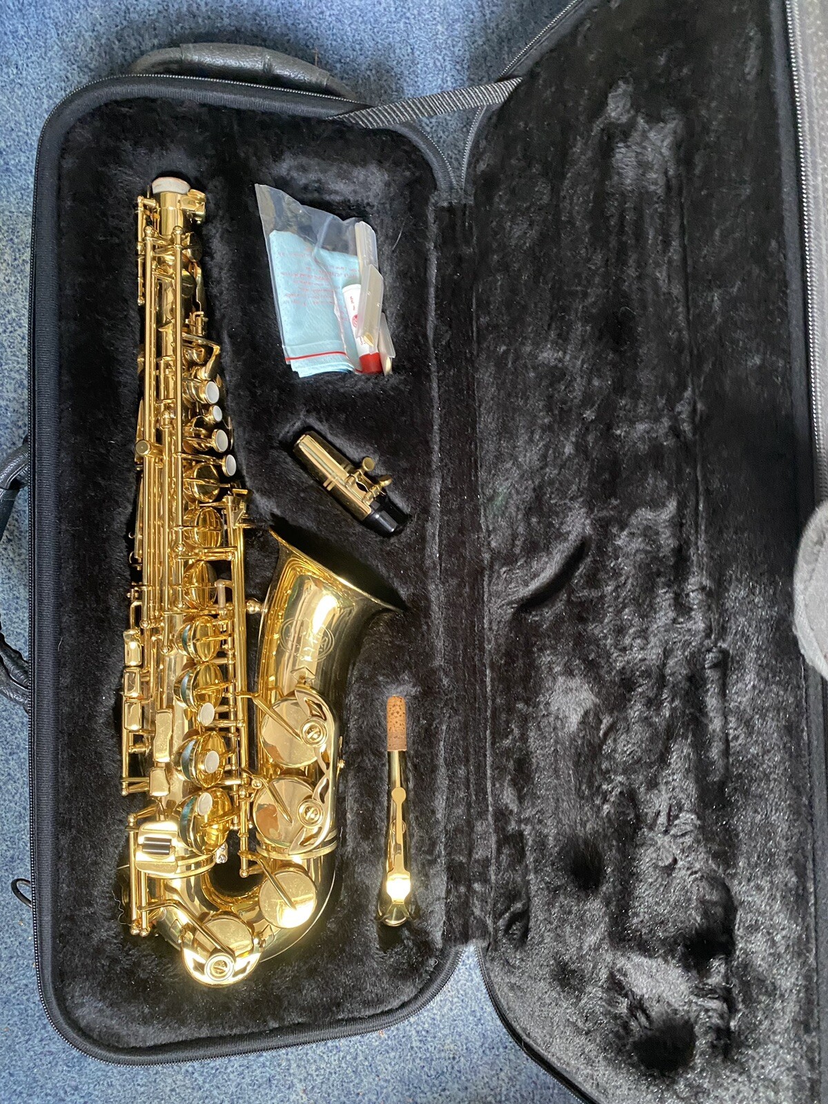 Jupiter 500 Series Alto Saxophone with case, Lightly used Excellent