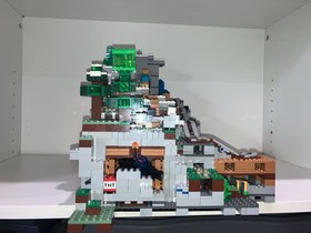 100% COMPLETE w/ Instructions  LEGO Minecraft The Mountain Cave (21137) No box