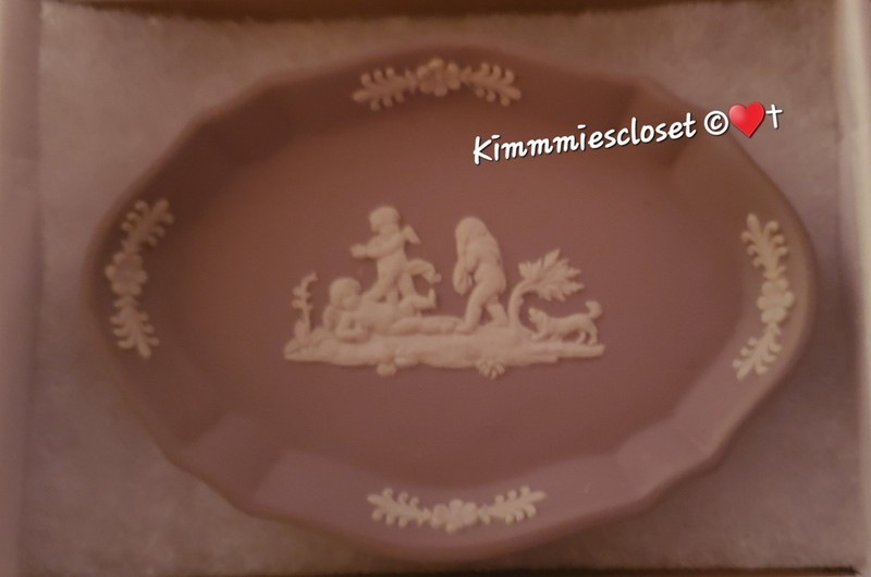 Wedgwood 3 Cherubs Playing Lavender On Cream Jasperware Trinket Dish 1965 Signed