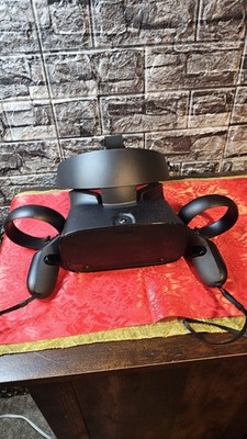 Oculus Rift S VR Headset Black VR, Built-in Camera, Controllers & Headset Only 