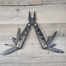 SMITH & WESSON 15 Function Multi-Tool Black Pliers Saw Blade Screwdriver Bottle