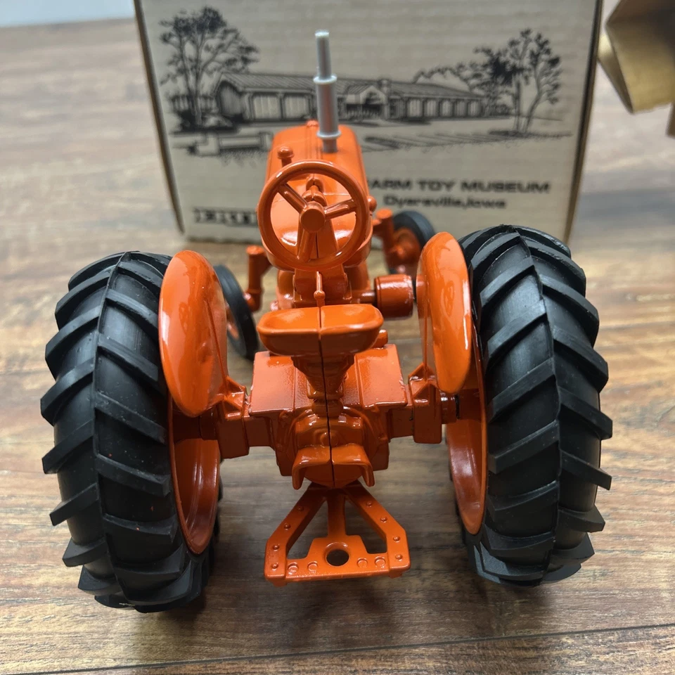 Vintage Ertl Escala 1/16 Dyersville Farm Toy Museum Cockshutt Co-Op E5 1988 - Imagem 3 de 4