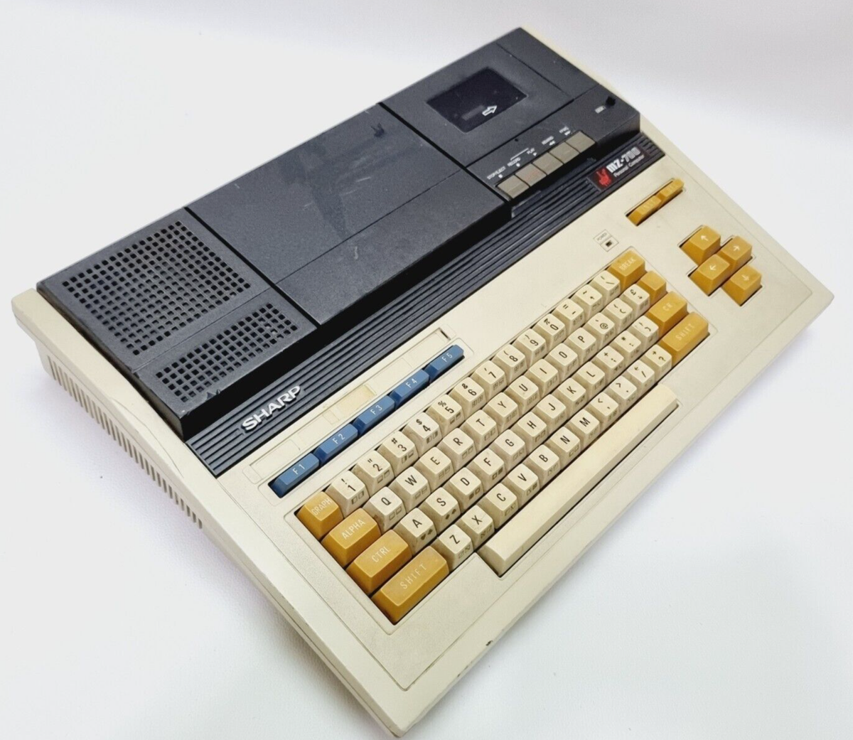 SHARP製パーソナルコンピュータ「MZ-700」