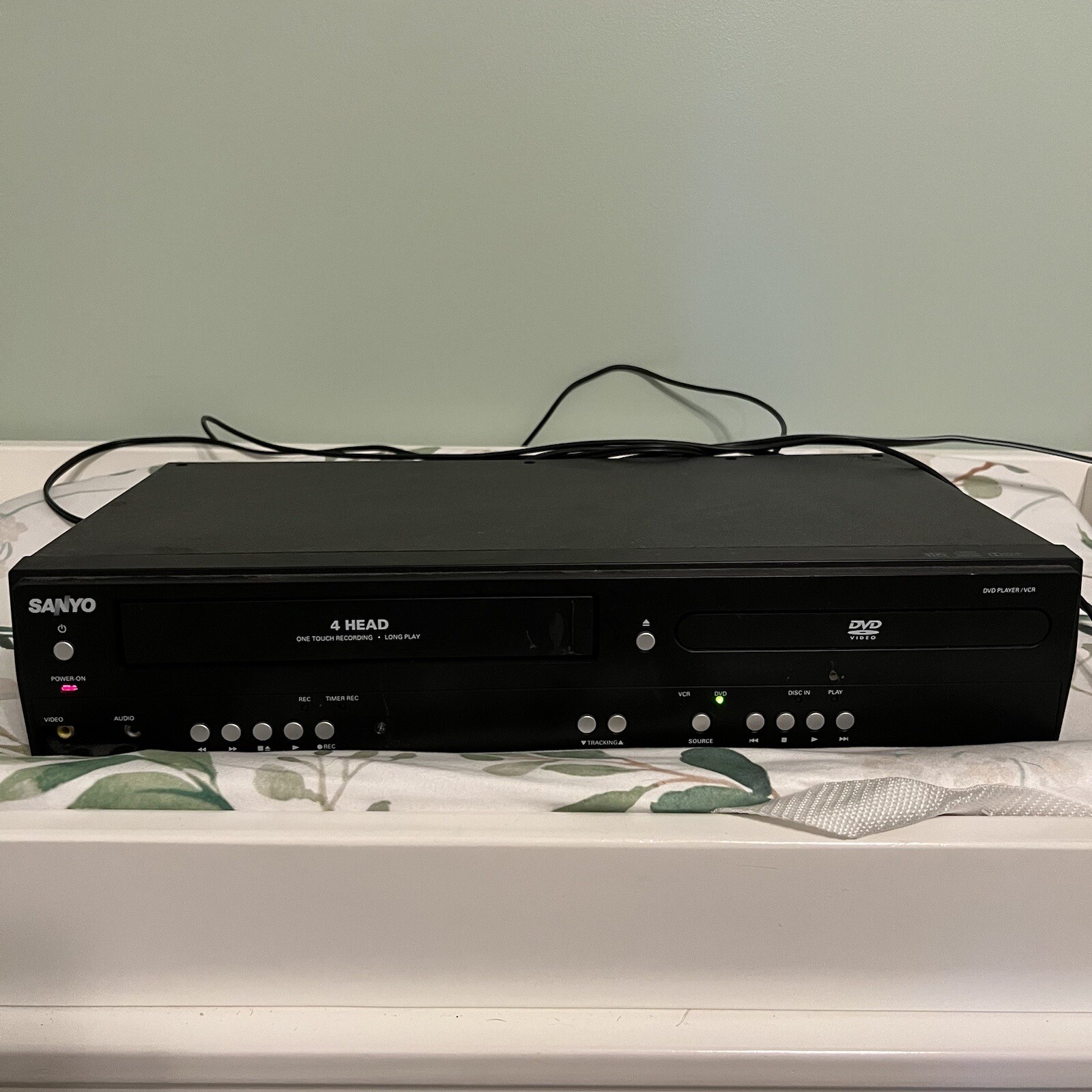 Sanyo VCR DVD Combo Player Model FWDV225F 4 Head VHS No RemoteTested