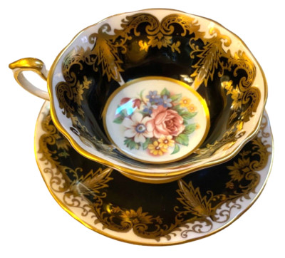 Paragon by Appointment to her Majesty the Queen KINGSTON Tea Cup and Saucer