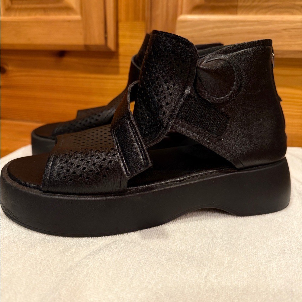 Platform Wedge Sandals NWOBox 8.5 sz