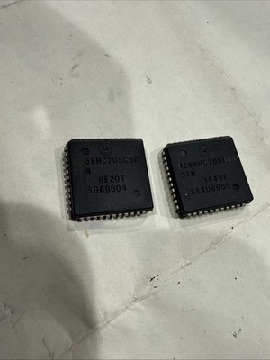 2× Motorola MC68HC705C8A CFN Microcontroller   8E20T & 1F49K Mask PLCC-44