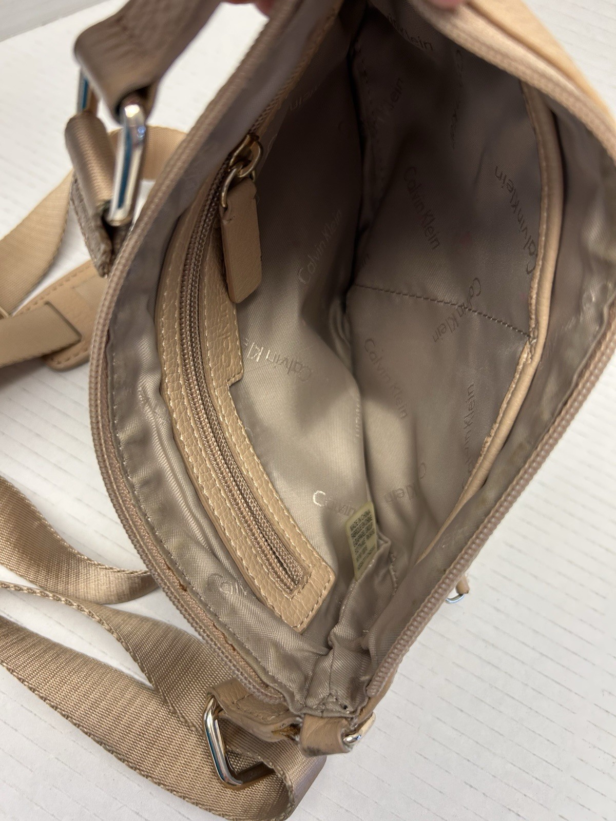 Calvin Klein Genuine 100% Pebbled Leather Small Beige Zip Crossbody Purse Logo thumbnail 8