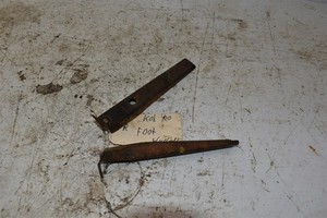 2006 Yamaha Kodiak 400 IRS 4x4 Right Foot Brackets 5ND-F7471-01-00