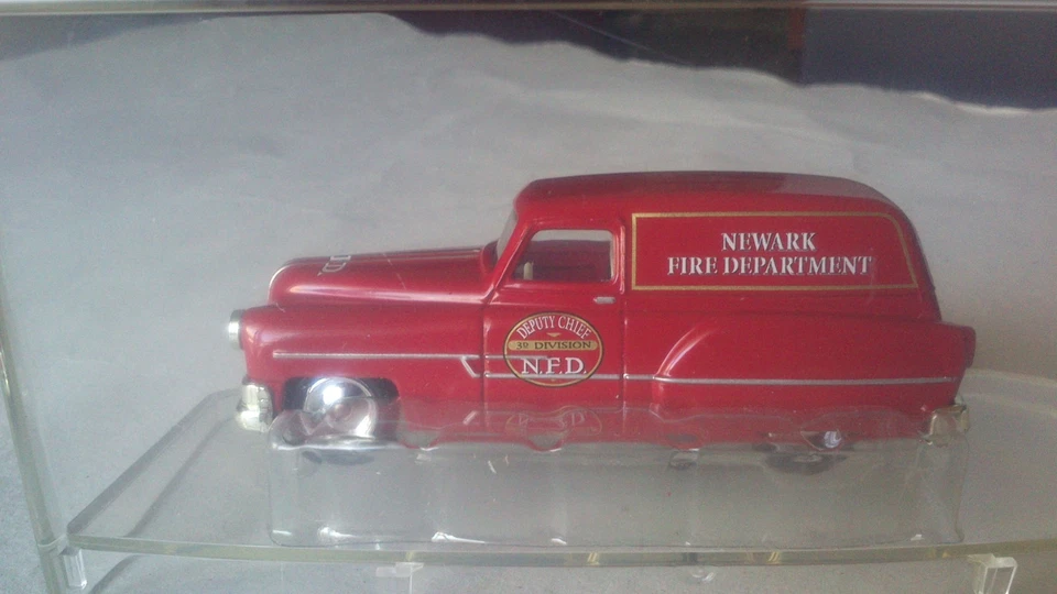  FIRE HEROES CORGI PONTIAC VAN FIRE SUPPORT  CS90014 - Image 3 of 4