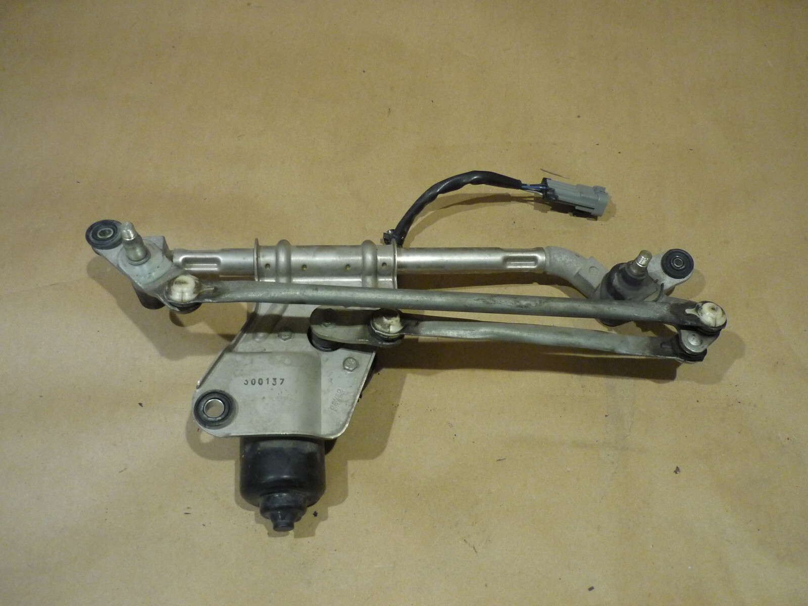 Ferrari California - Windshield Wiper Motor And Linkage Arms Assy - P/N 69770800