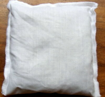 Sachet Coussin Brodé Main Garni De Lavande, Lettre T, Par Les Collections De Crinolines Et Pomponettes