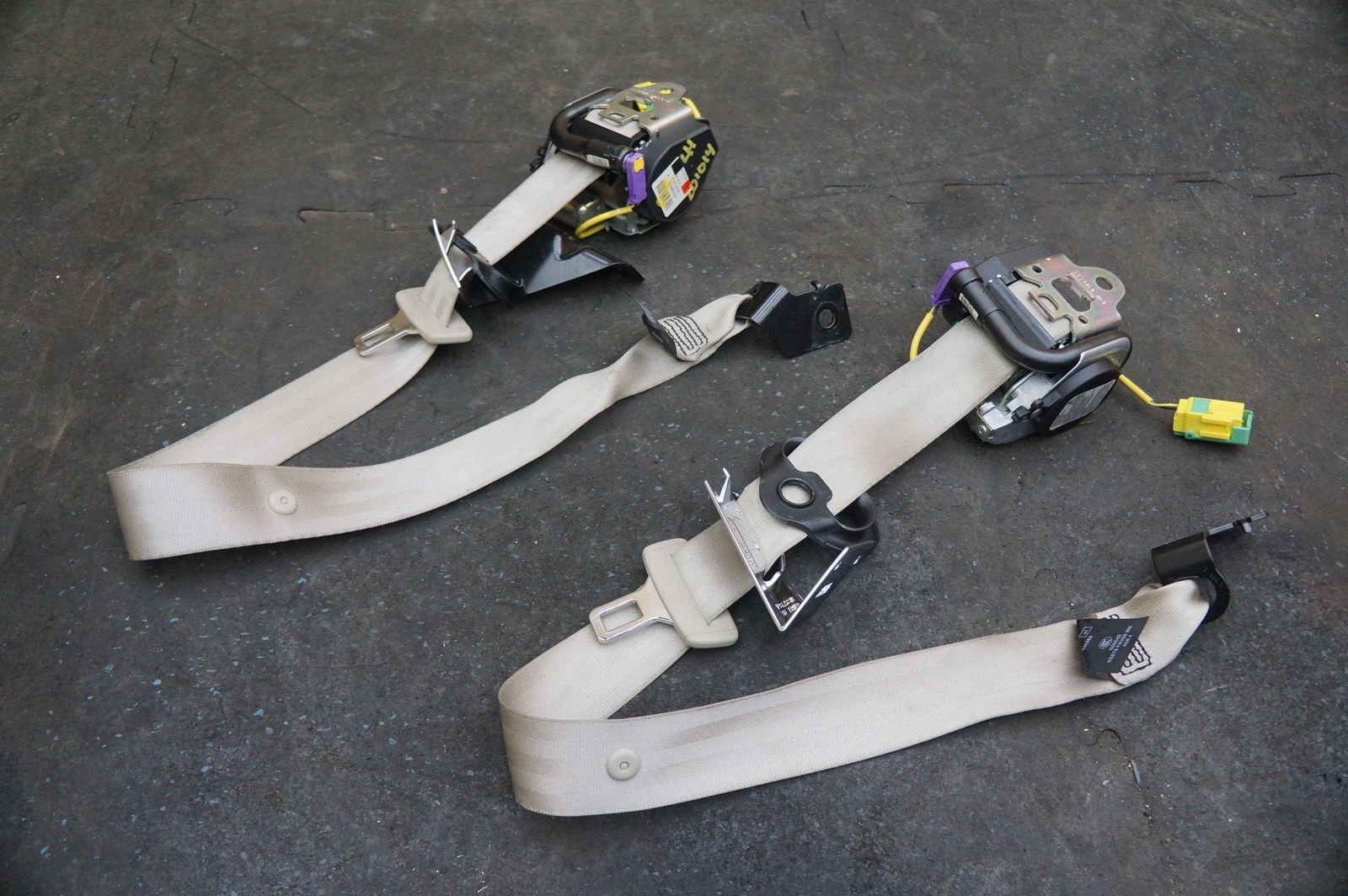 Left Right Set Of 2 Rear Left Right Seat Retractor Bentley Continental Gt 2005