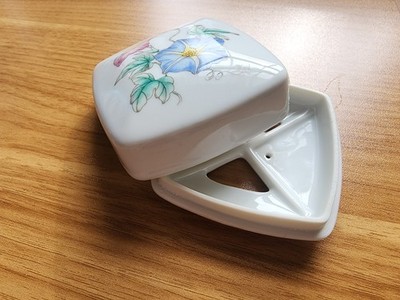 Vintage Shisheido Japanese Honey Cake Soap Dish Porcelain Floral Fairy Whimsy