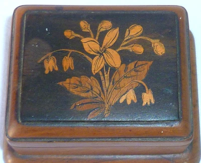 JOLIE BOITE À TIMBRES FIN XIXème MARQUETERIE DE FLEURS - Photo 1/4