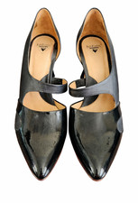 John Fluevog Big Pressence Earhart. Black Leather Heal Pointed Toe Pump
