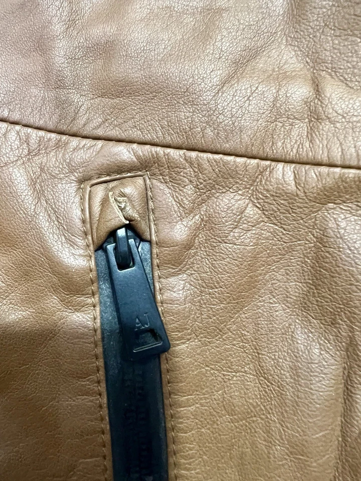 Jaqueta de couro masculina Armani Jeans tamanho 50 - Imagem 2 de 4