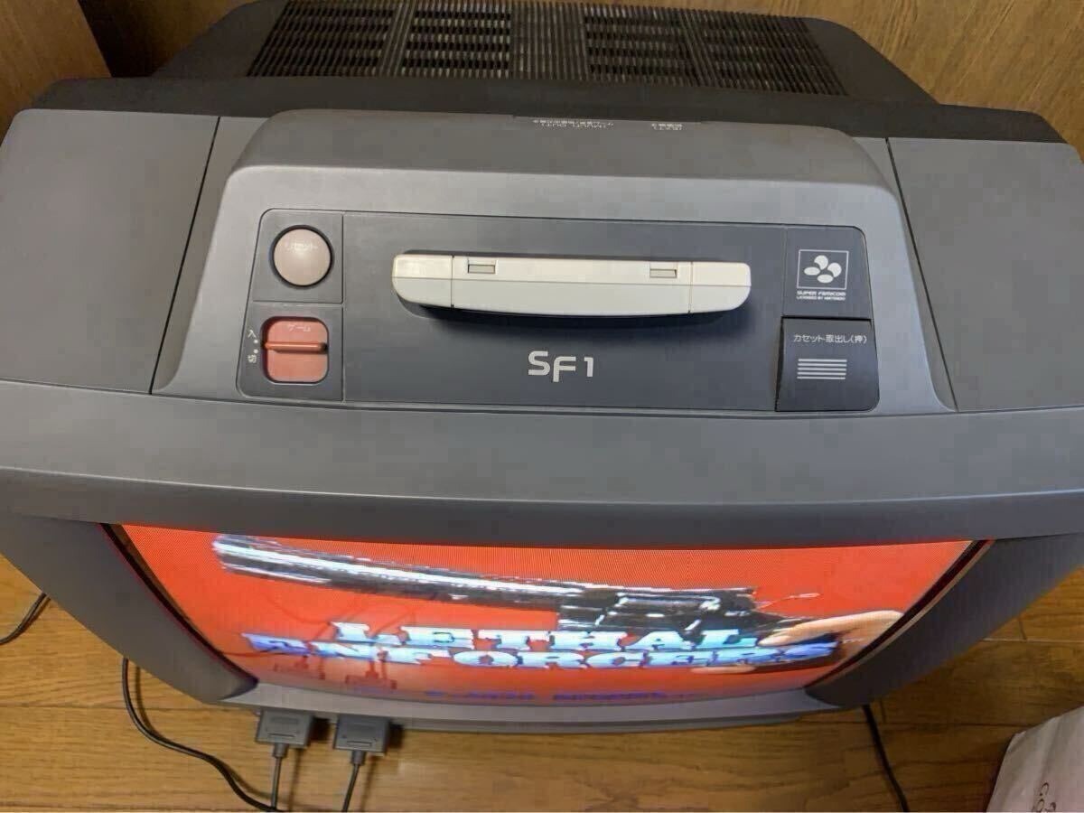 Sharp SF1 21G-SF1 Super Famicom Built-in CRT TV w/ 2 Controllers