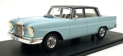 Kult Maßstab 1:18 Resin CML151-3 - 1966 Mercedes-Benz 220SE W111 blau/d blaues Dach