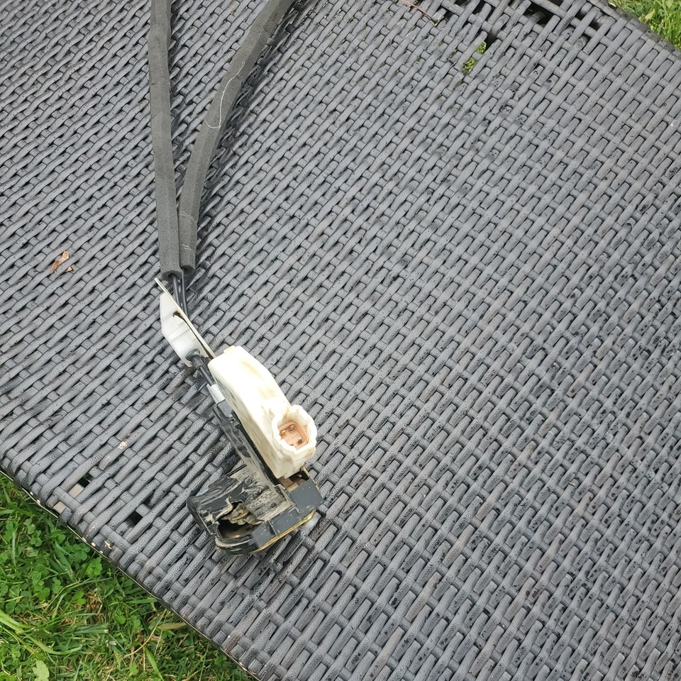 Nissan 350Z 2003-2008 actuador de pestillo de puerta lateral del pasajero derecho 80552-Al510 OEM Foto 3 de 3