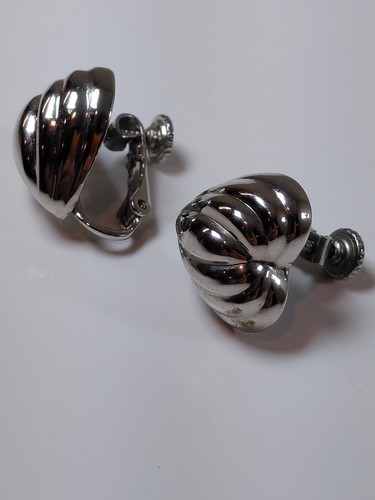 Napier Clip On Earrings Ribbed Heart Silver Tone Vintage Style Pair