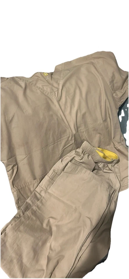 Lote de conjuntos exfoliantes para mujer talla 2x y XL apenas usados (5) y 4 pares de pantalones exfoliantes Foto 4 de 4