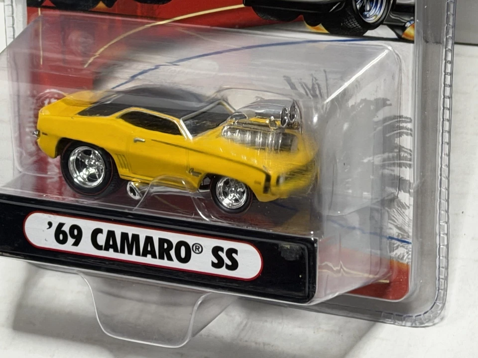 Muscle Machines 1971 CHEVY CAMARO  -- 1/64 --  71 CAMARO -- HTF   NIP Funrise - Image 4 of 4
