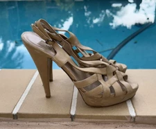 VALENTINO BEIGE PATENT LEATHER STRAPPY SANDAL PLATFORM PUMP Sz 37M MADE IN ITALY
