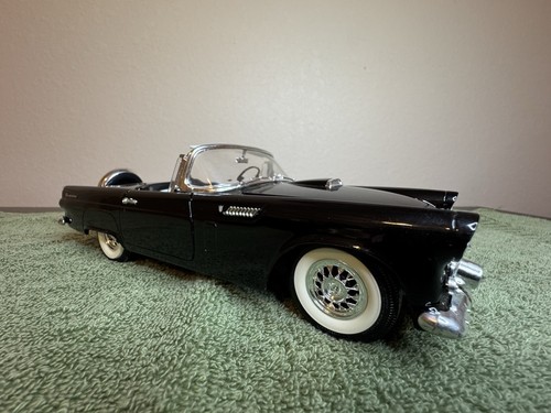 1956 Ford Thunderbird Convertible by Revell 1/18 DIECAST - Picture 5 of 16