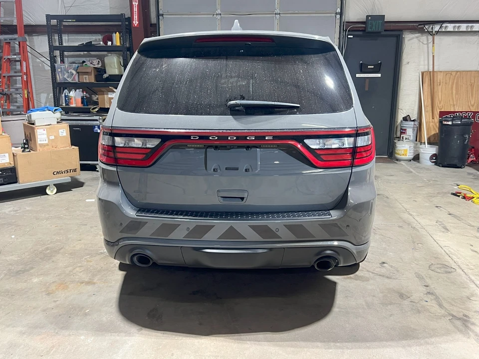 Panel de calcomanías reflectante Chevron Dodge Durango (12-24) 3,5" x 53" - Ghost - Seguridad Foto 2 de 4