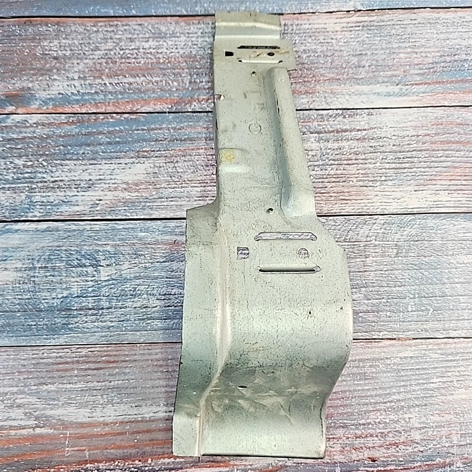 GM 20284348 1990-96 Buick Century LH reforço de barra de amarração externa inferior frontal - Imagem 3 de 4