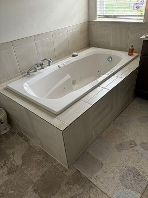 OASIS 72'' GENEVA BONE JETTED SOAKING TUB #3672 TRG-270 0ND, W/M0EN HARDWARE