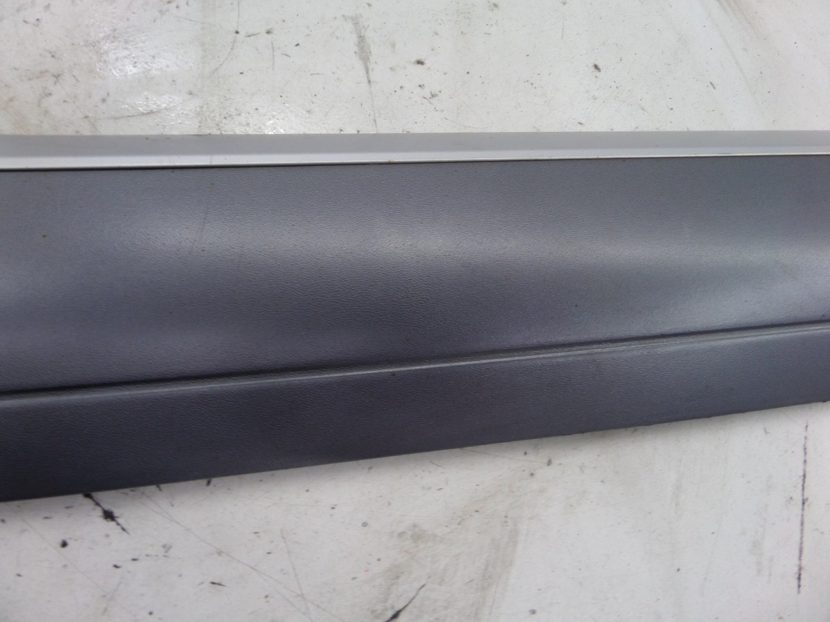Porsche Cayenne Turbo S Right Rear Lower Door Blade Molding 955 03  