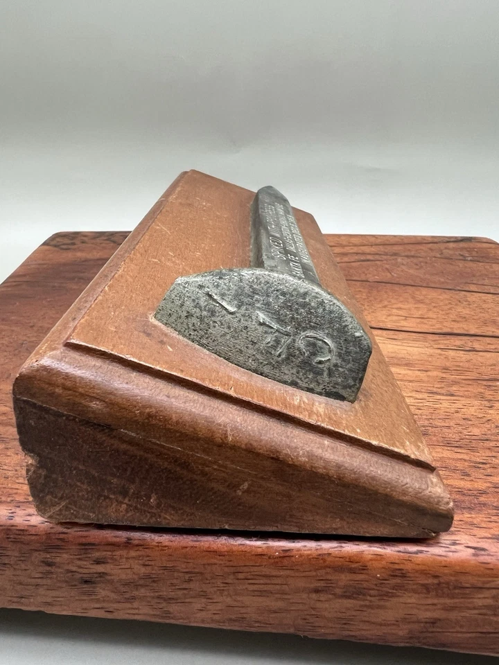 FERROVIA COMEMORATIVA SANTA FE SPIKE DALLAS DENTON CHICAGO LINHA PRINCIPAL 1955 - Imagem 3 de 4