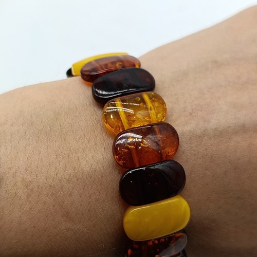 Armband aus Bernstein / Butterscotch Gummizug - 11,9 Gramm - Bild 8 von 8
