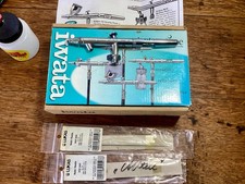 Iwata Eclipse Series HP-BCS Suction Airbrush with hose