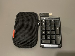 Logitech Kabellose Tastatur mit Dongle für PC inklusive Hülle