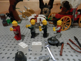 LEGO 7188 Kingdoms Castle King's Carriage Ambush With Minifigures & Instructions