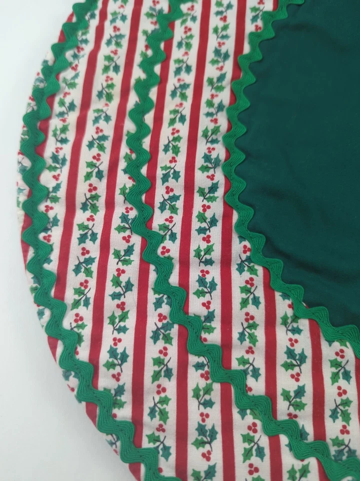 Set of 2 Vintage Christmas Placemats w/ Napkin Holder Cute Quilted Wreaths 15" - Image 3 of 4