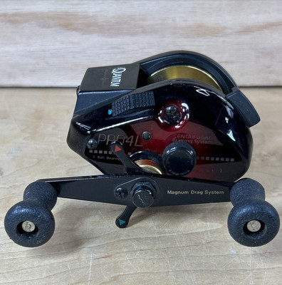 Quantum Magnum Pro 4L Left Hand Reel by Quantum Fishing Low Profile Bait-Casting