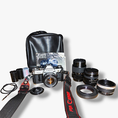 Canon AE-1 35mm Spiegelreflexkamera Set: FD 50mm 1:1.8, Tokina 135mm, Tasche Top