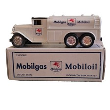 Vintage NIB Ertl 1930 Mobil Tanker Truck die-cast metal coin bank