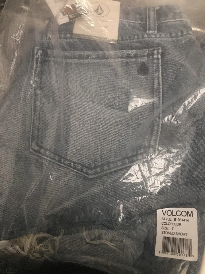 Nuevo con etiquetas pantalones cortos de mezclilla apedreada Volcom talla 7, 28 pulgadas pretina. Aprox 8-10 Reino Unido Foto 3 de 3